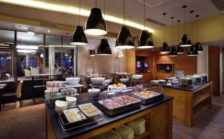 Koh-I Nor Hotel, Val Thorens, Buffet